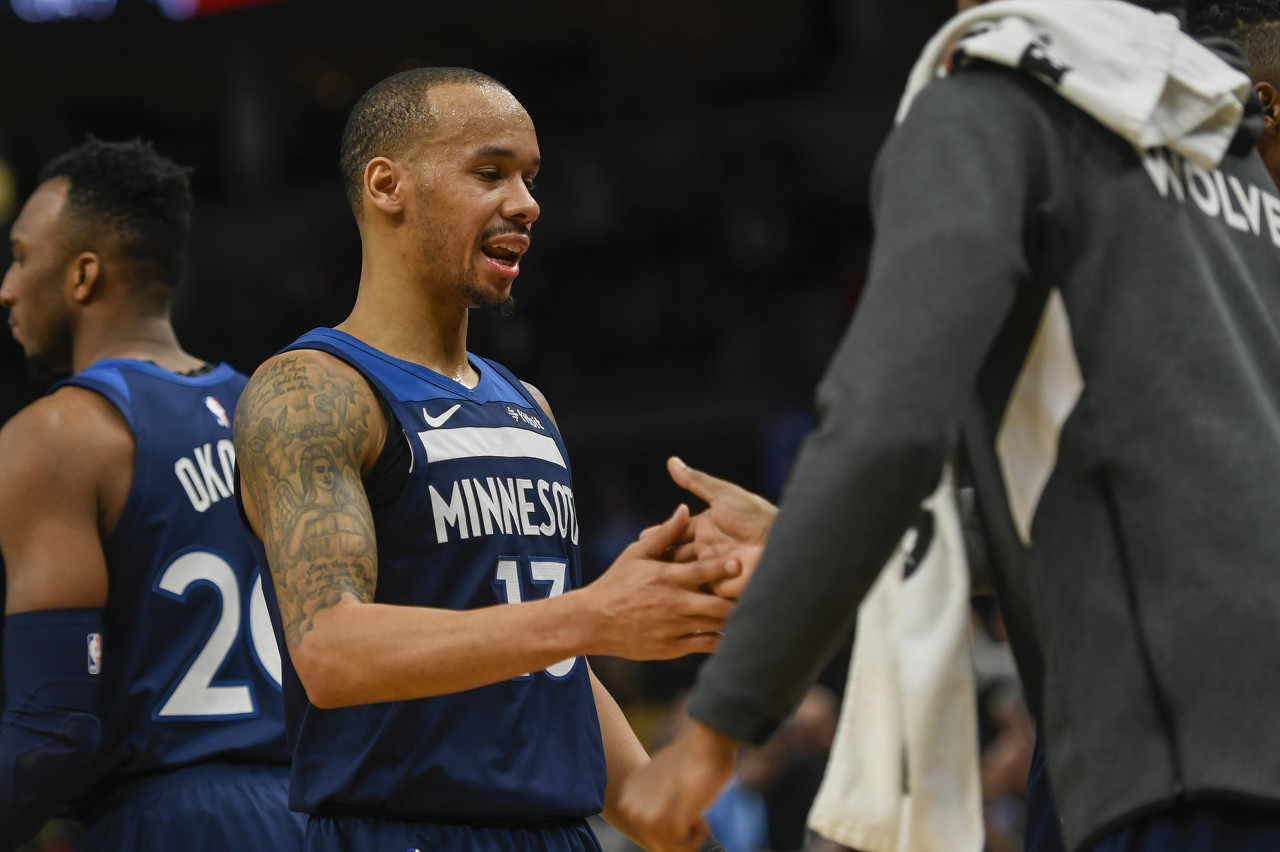 记者：埃斯特旺已抵达伦敦，周一将跟随切尔西训练（埃斯特旺已到伦敦，周一将随切尔西合练）