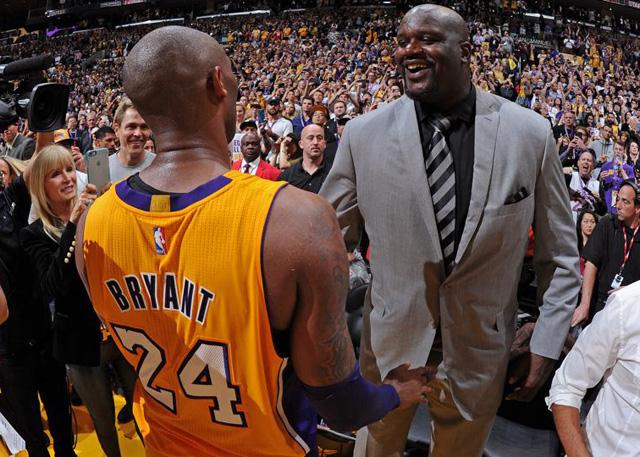 看不到梅西！印度球迷怒了：拆掉广告牌 狂扔水瓶 现场骚乱（看不到梅西引爆印度球迷不满：拆广告牌、掷水瓶，现场失控）