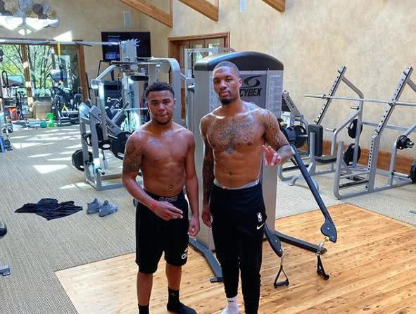 梅西加盟迈阿密2年半引热议（梅西两年半合约加盟迈阿密引发热议）