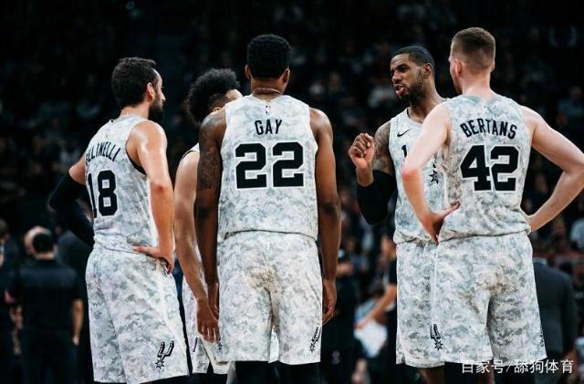 泽林斯基：如果这都能判点球，那所有的接触都是点球（泽林斯基：若这都判点，任何接触都可吹点球）