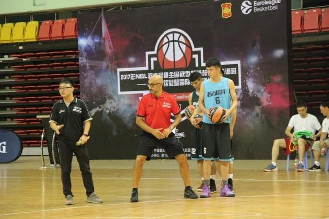 比肩传奇，姆巴佩成皇马队史第四位欧冠上演大四喜的球员（姆巴佩追平传奇：成皇马欧冠单场大四喜第4人）