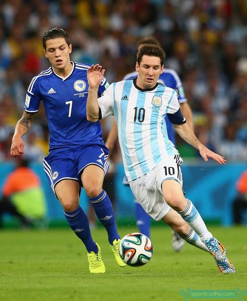 纹身师：不觉得斯帕莱蒂执教尤文是背叛那不勒斯，这只是工作（纹身师：斯帕莱蒂执教尤文非叛那不勒斯，只是职业选择）