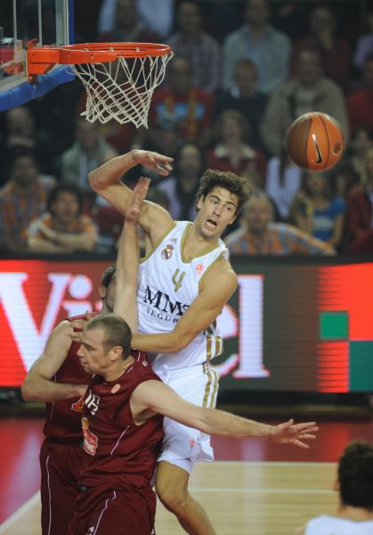 亚泰官方：对刘议阳实施“三停”；此前他被女友控诉出轨、裸聊（亚泰官宣对刘议阳实施三停，此前其被女友指控出轨及裸聊）